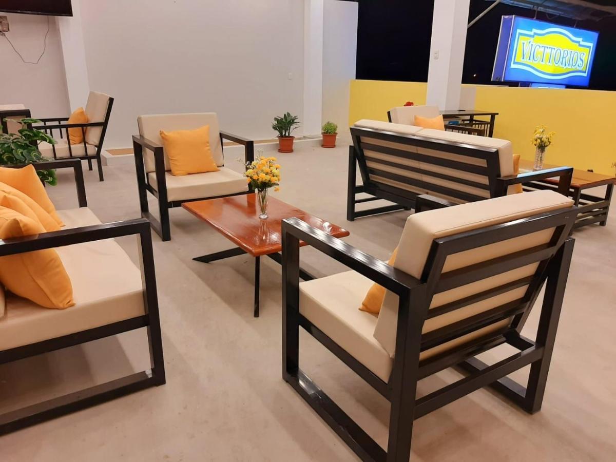 Victtorios Hotel Satipo Exteriör bild
