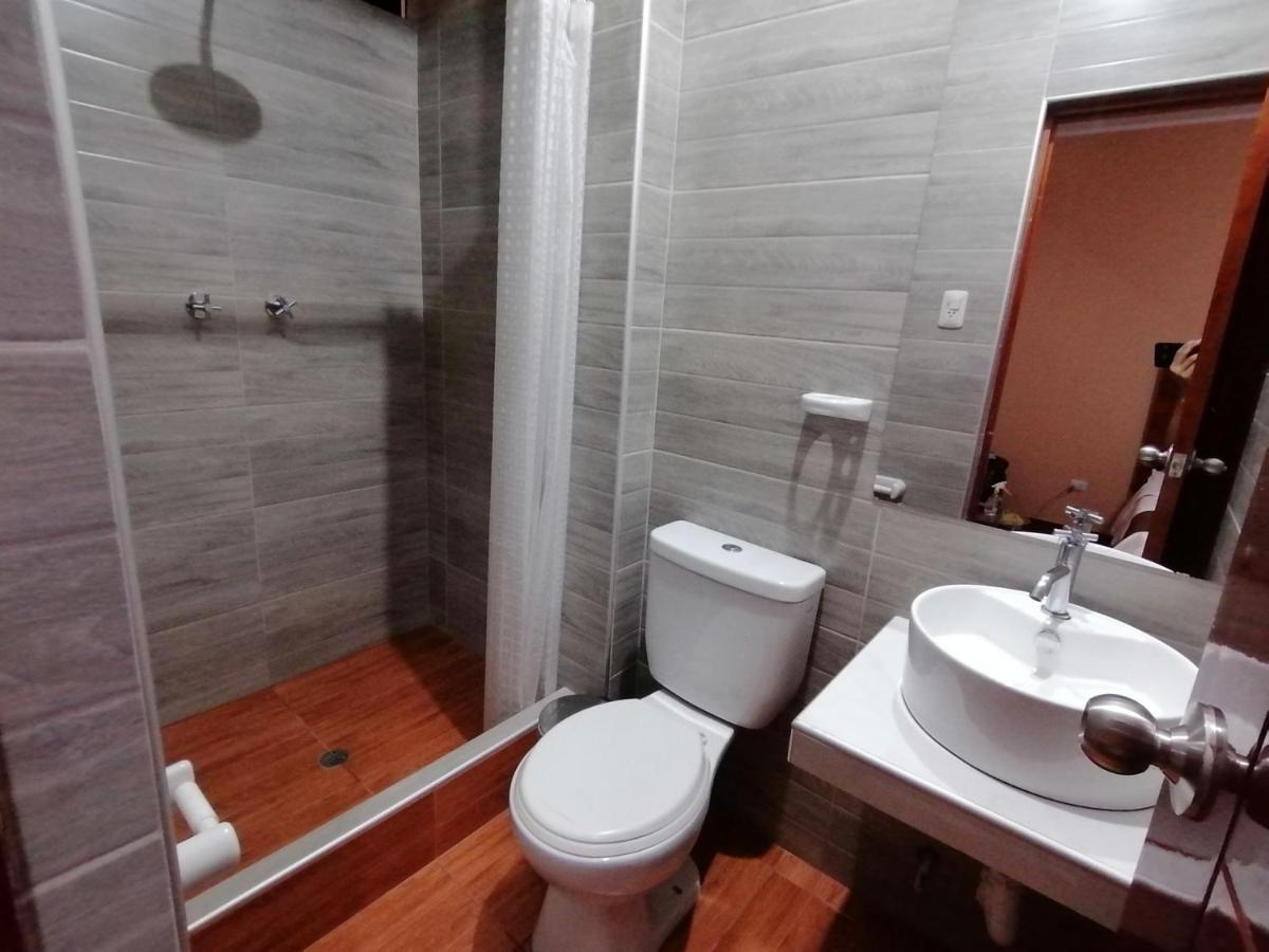 Victtorios Hotel Satipo Exteriör bild