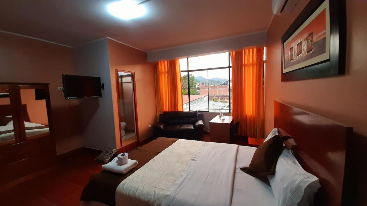 Victtorios Hotel Satipo Exteriör bild